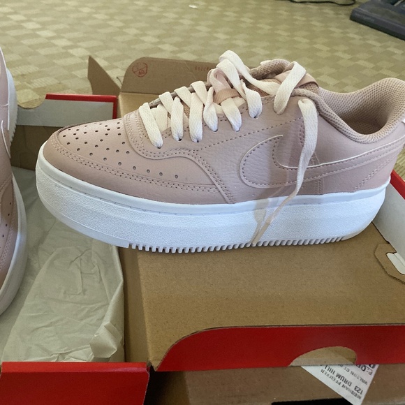 Never been worn w Nike court vision Alta sz 8 - Picture 2 of 3